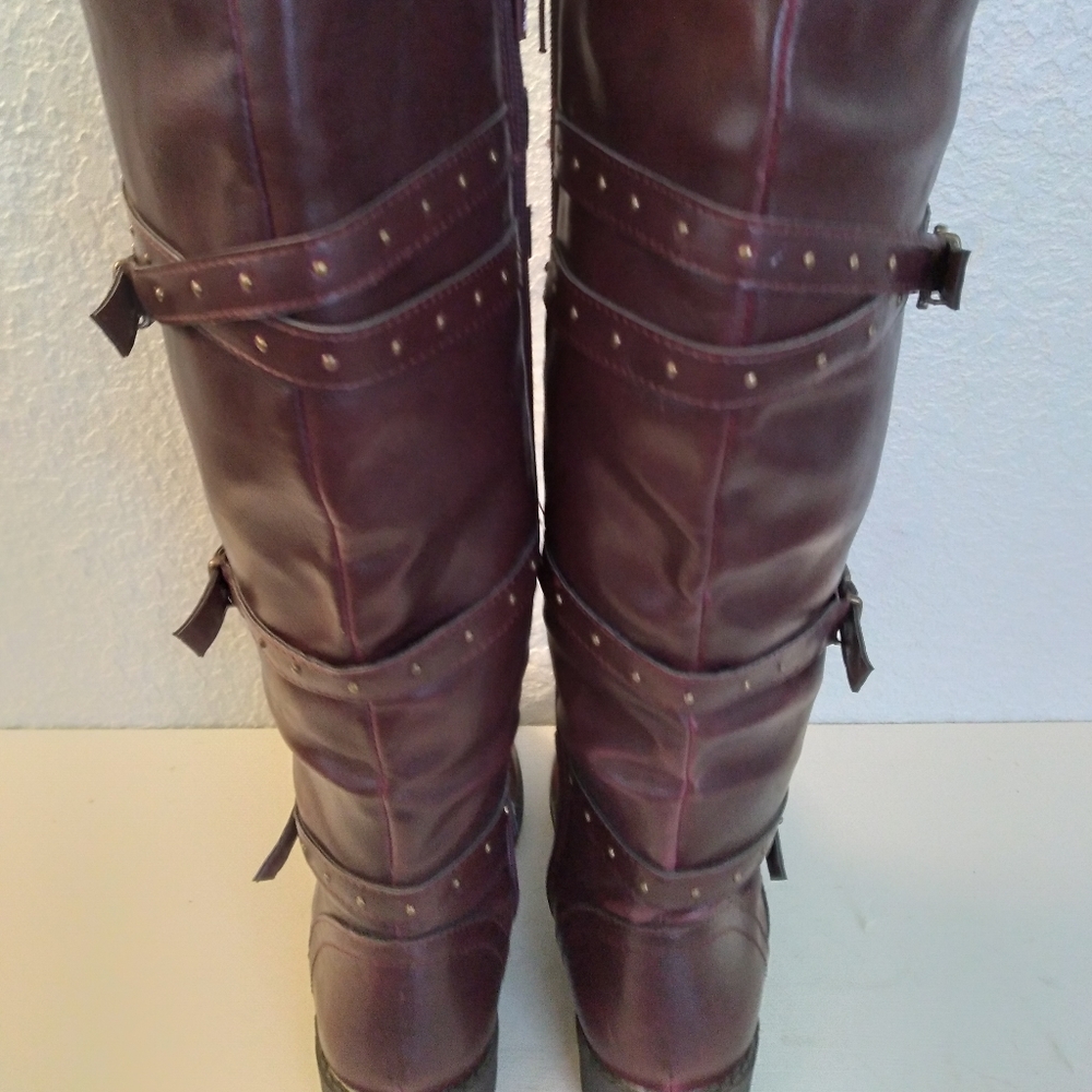 Boots - Picture 3 of 5